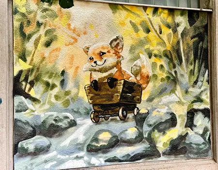 Graffitikunst an der Turnhallenwand mit einheimischen Tieren