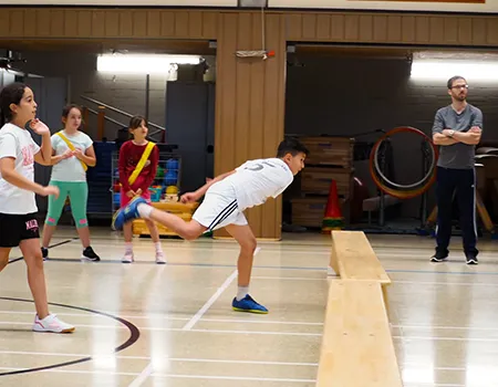 Ballwurf in der Turnhalle