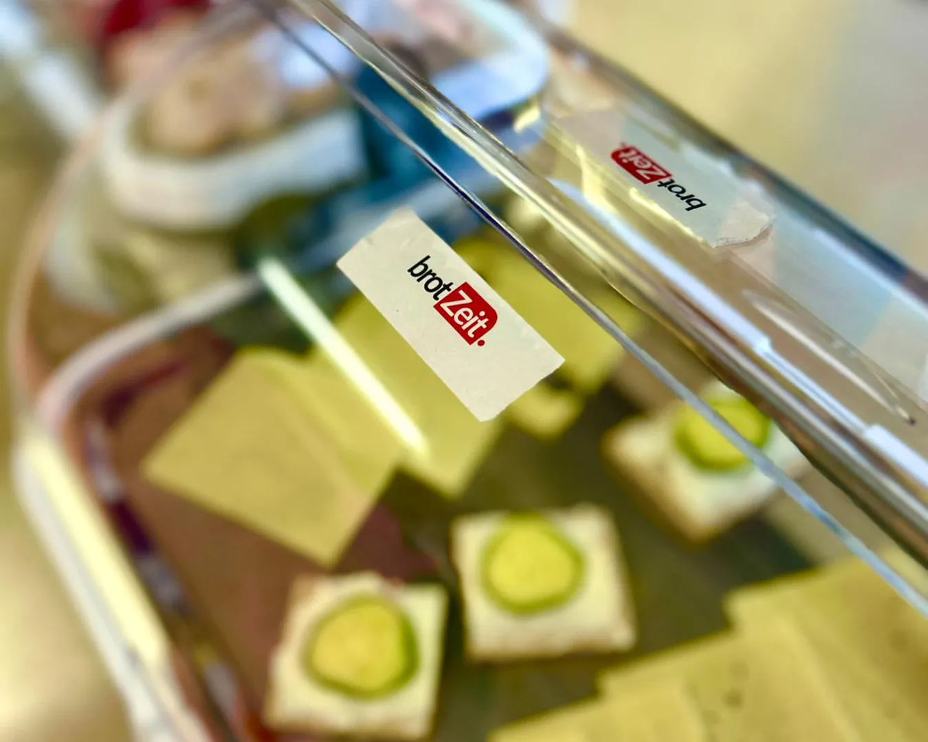 Brotzeit-Sticker auf Frühstücksbox